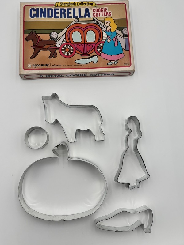 Vintage Cinderella Storybook Collection 5 Cookie Cutters 1986 Made by Fox Run gallery