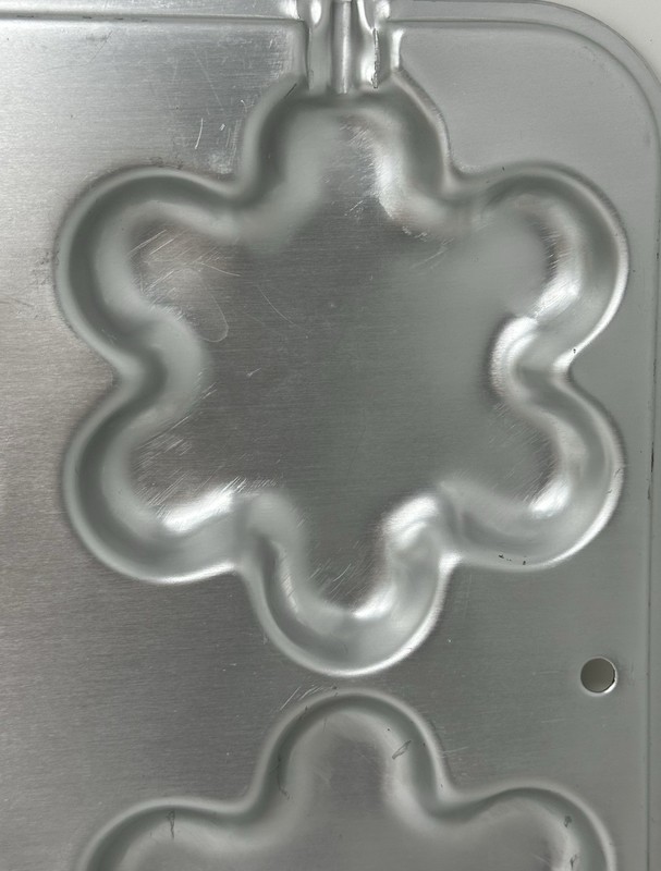 WILTON Blossom FLower Cookie Pop Mold Treat Pan Aluminum 2105-8109 Vtg gallery