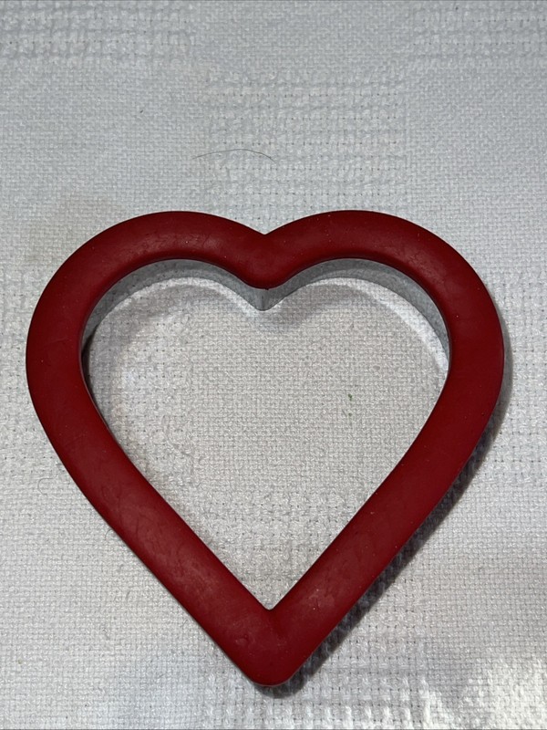 Metal Comfort Grip Stainless Steal Heart Cookie Cutter Valentines Day Red 4”