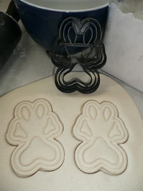 PAW PRINT PET ANIMAL DETAILED COOKIE CUTTER MADE IN USA PR4772 gallery