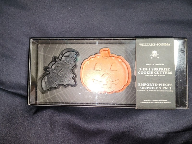 Williams Sonoma Halloween 3 in 1 Cookie Cutters Bat Pumpkin Skull skelton gallery