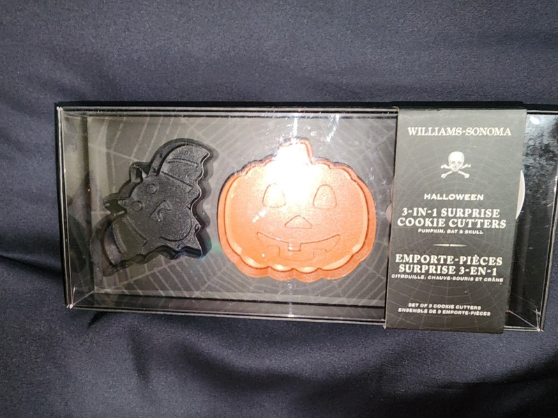 Williams Sonoma Halloween 3 in 1 Cookie Cutters Bat Pumpkin Skull skelton gallery