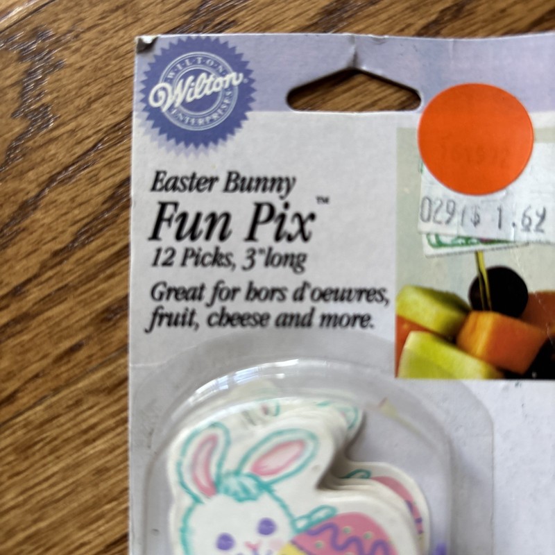 NOS NIP Set of 2 Vintg. 1996 Wilton Easter Bunny Fun Pix Cupcake Party Picks NEW gallery