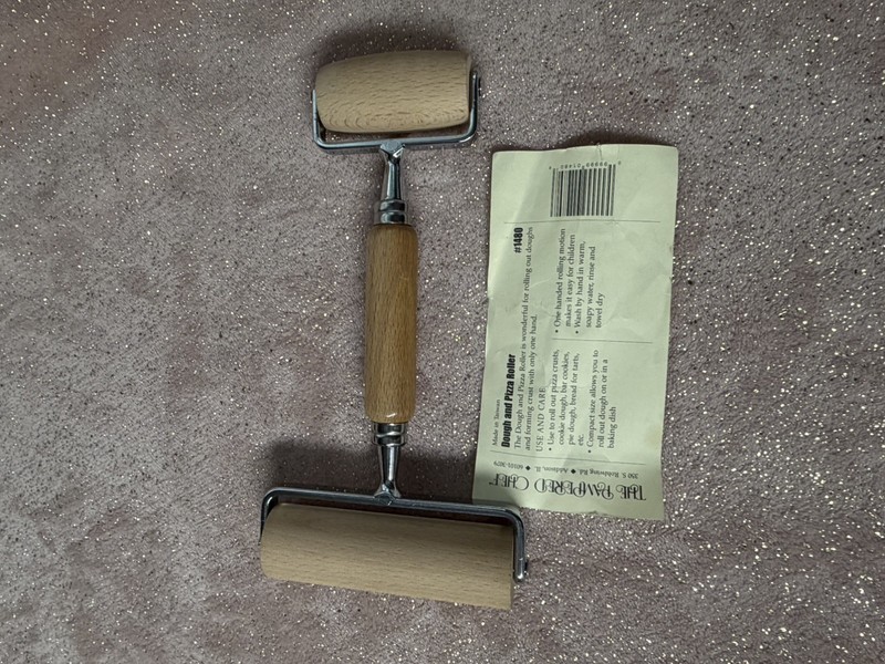 PAMPERED CHEF Dough Pizza Wooden Bakers Roller #1480 UNUSED Perfect Rolling Pin gallery