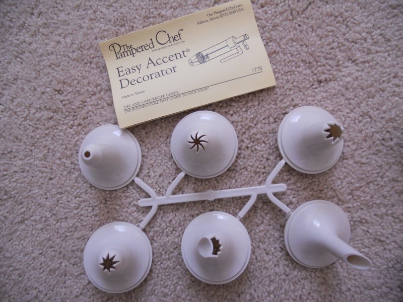 Pampered Chef Easy Accent Decorator 1778 Replacement Parts-6 Tips Set Connected