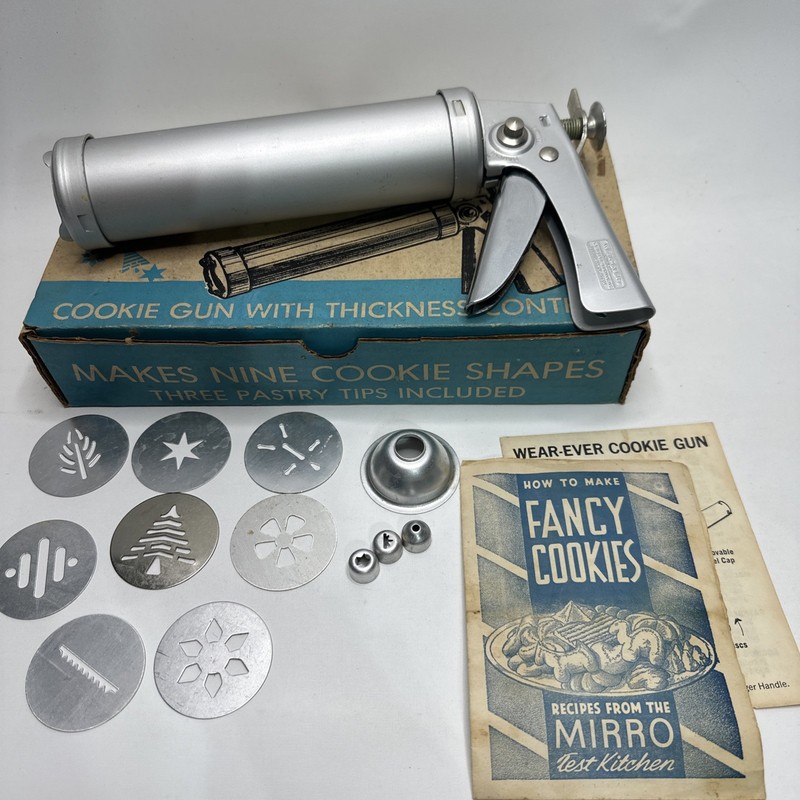 Vintage Wear-Ever Cookie Gun Press Set w/ Box Manual Discs Tips