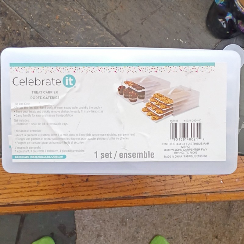 Celebrate It Treat Carrier Clear/White Plastic Snap-on Lid Removable Trays