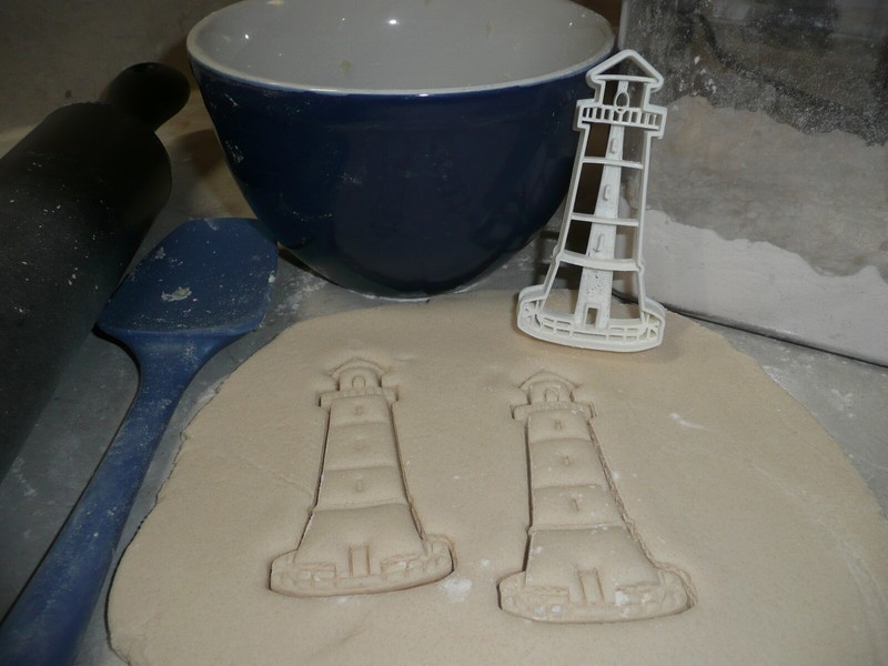 6 X SIZE 1.75" LIGHTHOUSE LIGHT HOUSE TOWER BUILDING BEACON FONDANT FD2602 gallery