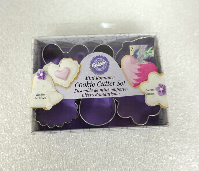 Wilton mini romance cookie cutter set 6 ct / 2308-1225 / NEW