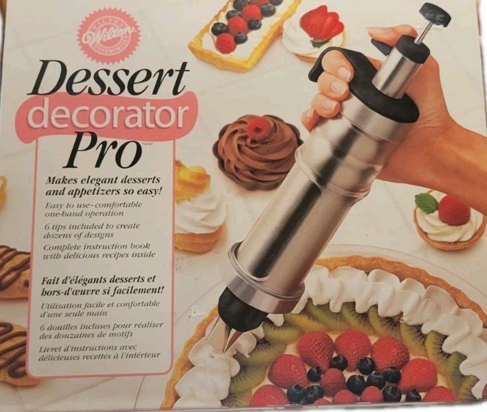 Wilton “Dessert Decorator Pro” Stainless Steel Cylinder/Nickel-Plated Tips