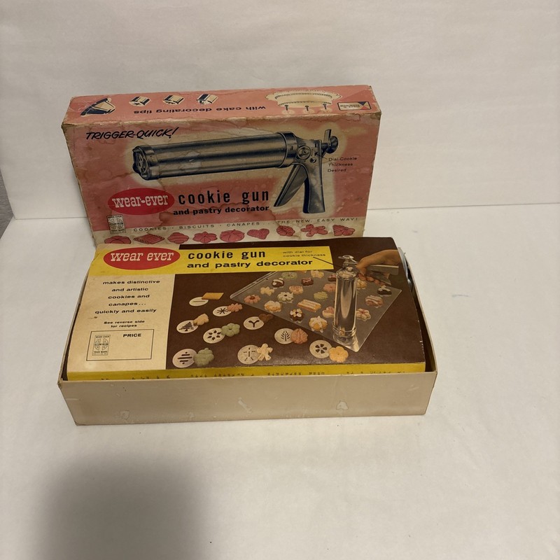 Vintage Wear-Ever Cookie Gun Pastry Decorator Trigger-Quick In Box 9 Discs gallery