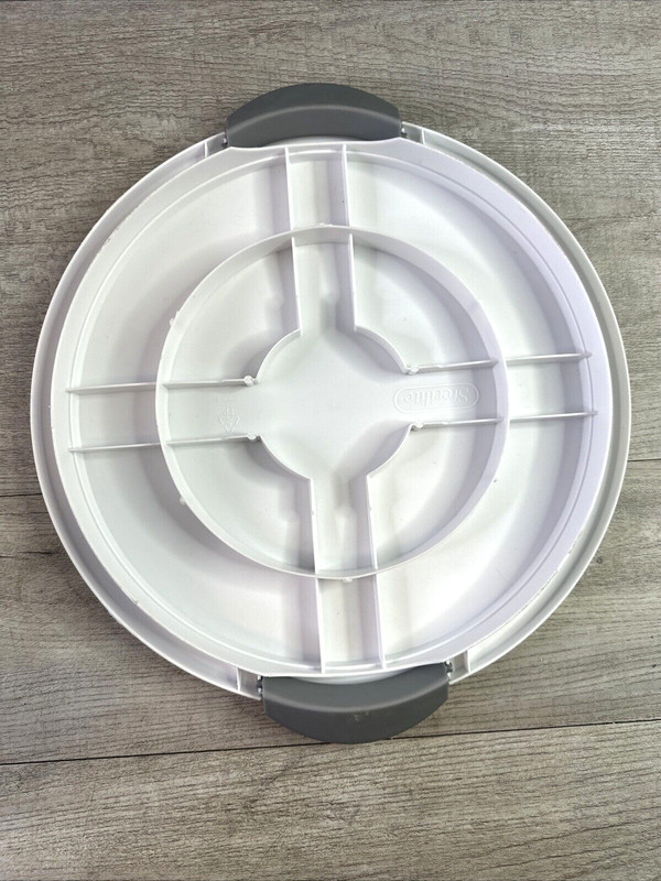 Sterilite Covered Cake Carrier Food Storage With Locking Lid ~ 13-1/2" Diameter gallery