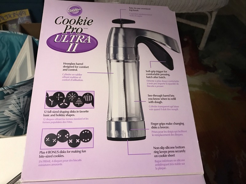 WILTON Cookie Pro Ultra II Cookie Press With 16 Cookie Disks gallery