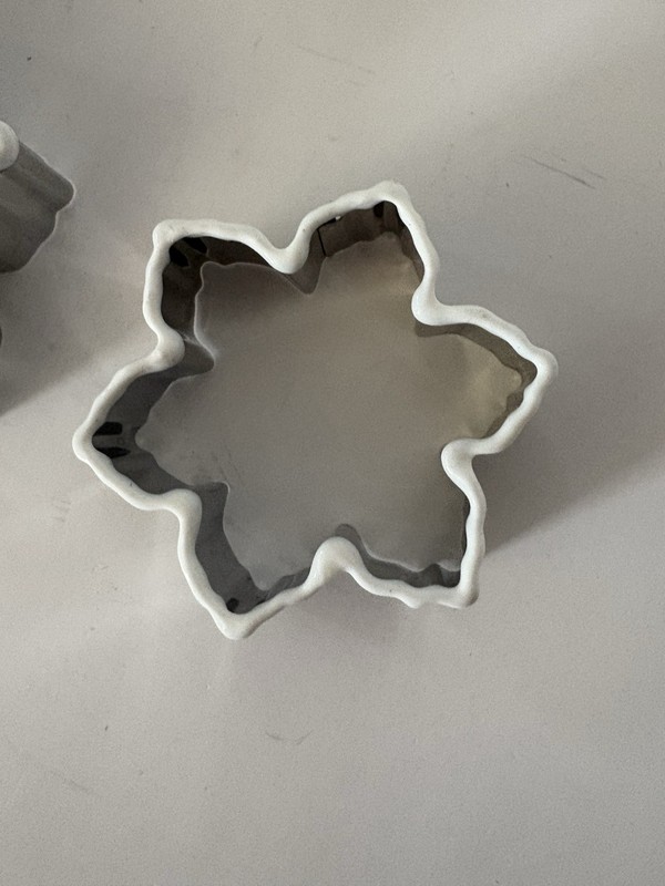 Lot Of 2 - Snowflake Christmas Metal Cookie Cutters - 2 Different Sizes gallery
