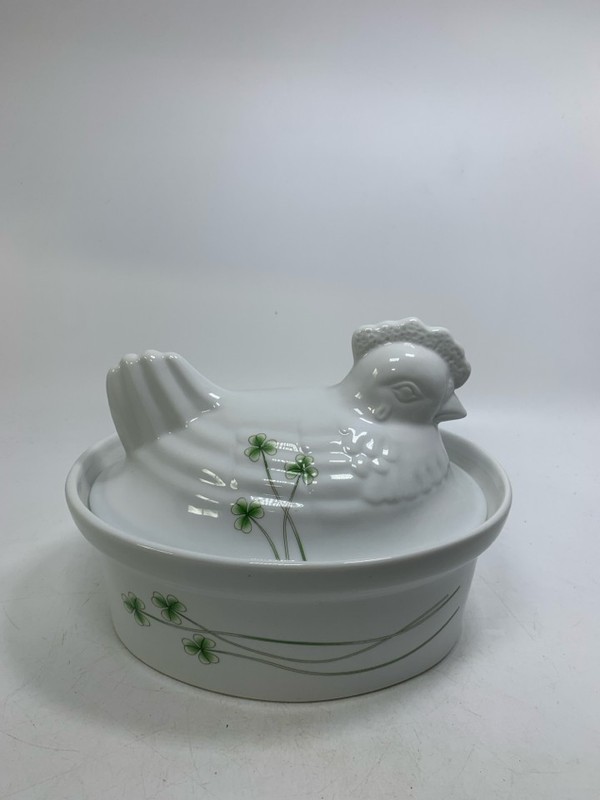 HEN ON NEST PORCELAIN SHAMROCK COVERED OVAL DISH MARCUS NOTLEY IRELAND.