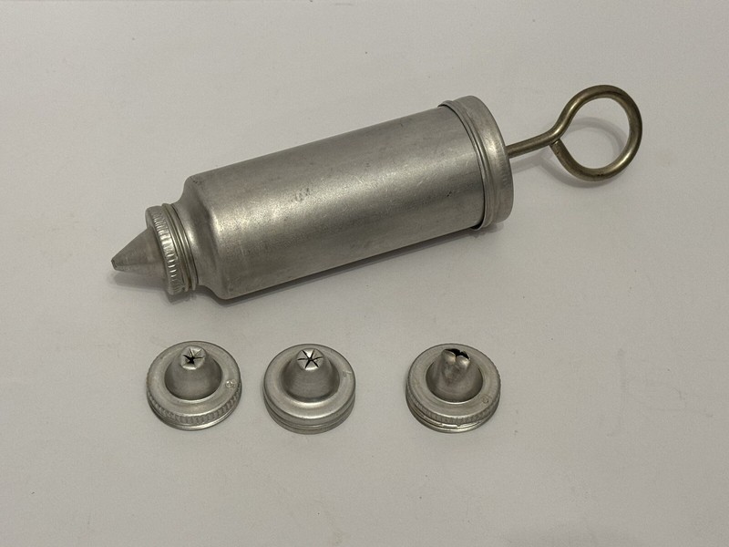 Vtg Aluminum Decorator Press Cake Cookie Pastry Icing Decorating 4 Tips