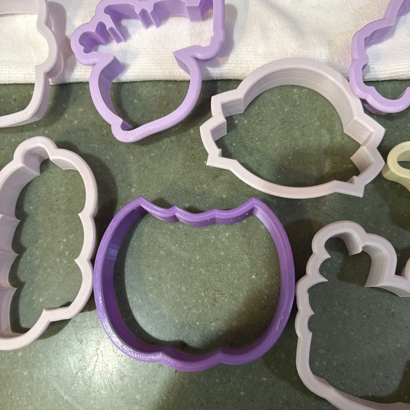 Lot Of 20 Cookie/Playdoh Cutters, 3D print Halloween Elf Pumpkin various gallery