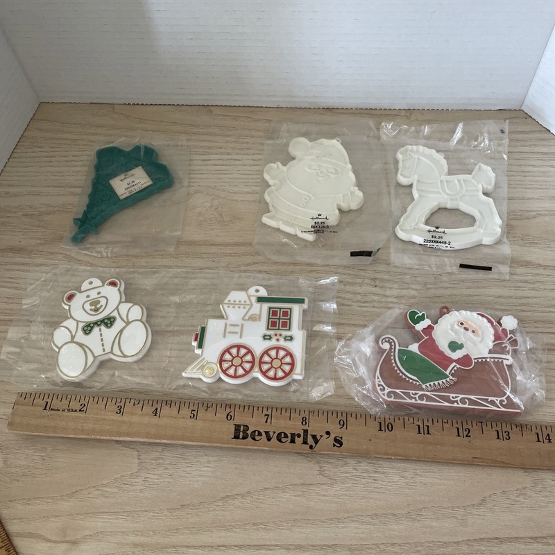 NEW Hallmark & Avon Lot of 6 Christmas Cookie Cutters Sealed 1980s Made in USA gallery