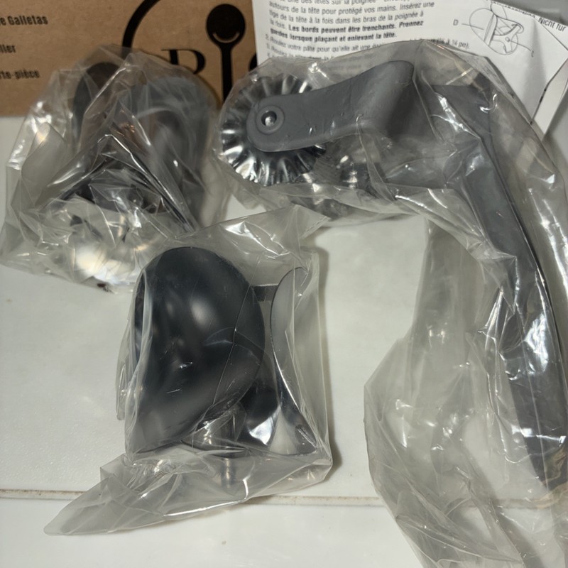 Pampered Chef - Rolling Cookie Cutter - Item #1442 - Instructions - Attachments gallery
