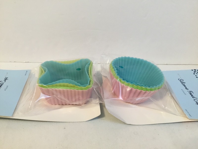 Lucky Star, 8 pcs Reusable Silicone Food Baking Cups Multicolor NEW!