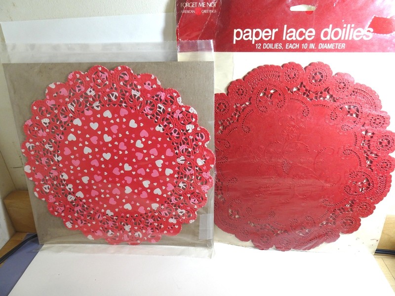 VALENTINE’S DAY 24 Paper Doilies Food Service Display Red White Heart Decorative