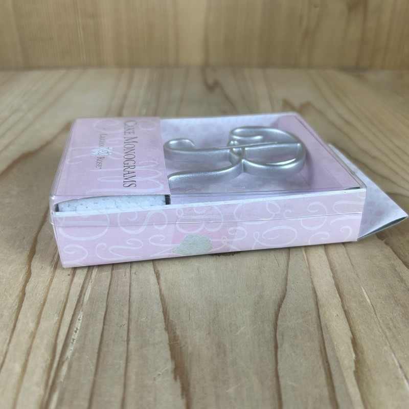 Lillian Rose Cake Monograms Silver Small R 2.5” Silver Resin gallery