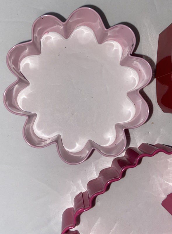 4 Metal Valentine Heart Cupcake Flower Shaped Cookie Cutter Set Love Red Pink gallery