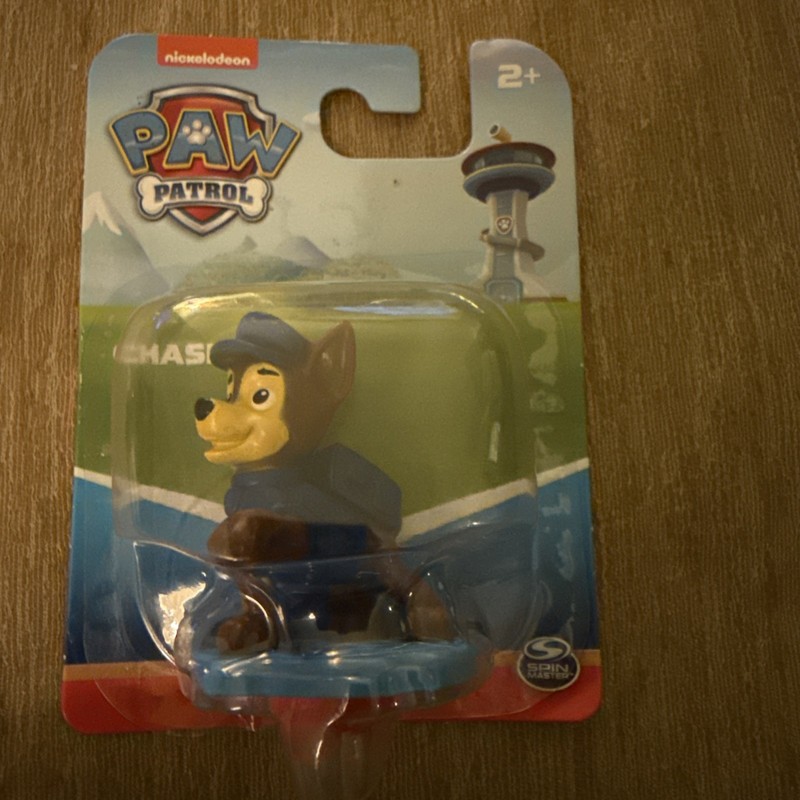Paw Patrol Chase Cake Topper 2-Inch-Tall Ages 2+ Nickelodeon Spin Master