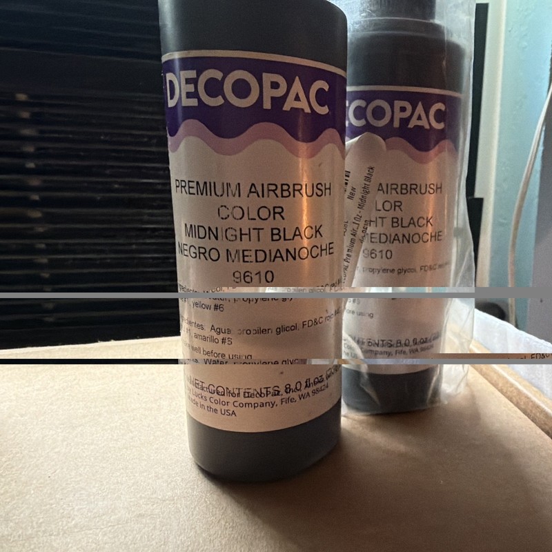 DECOPAC Airbrush Kit w/ Midnight Black 9610 & Edible Cake Paint 0.5 fl oz gallery