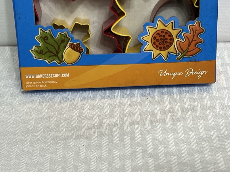 Bakers Street Cookie Cutters Set - Lot of 7 Fall Leaves Acorn Autumn NEW IN BOX gallery
