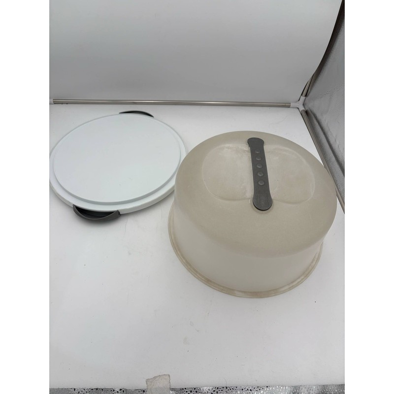 Vtg Sterilite White Plastic up to a 12" Cake Pies or Cupcakes Holder gallery