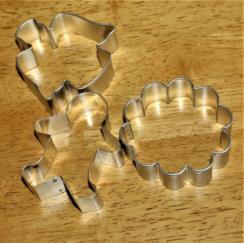 Wilton: Set of 3 METAL COOKIE CUTTERS #2308-1402 FLOWER, ANGEL, GINGERBREAD New