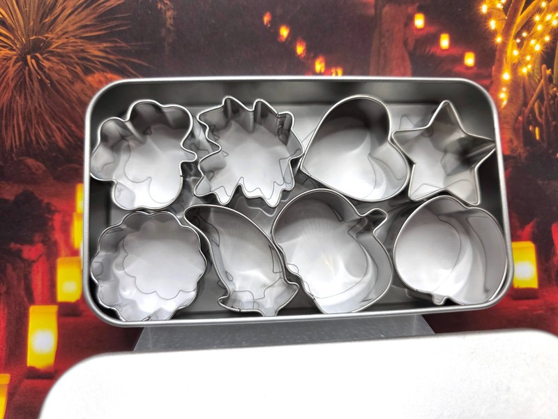 Pampered Chef Creative Cookie Cutters Set of 8 - Storage Tin Box #1095 gallery