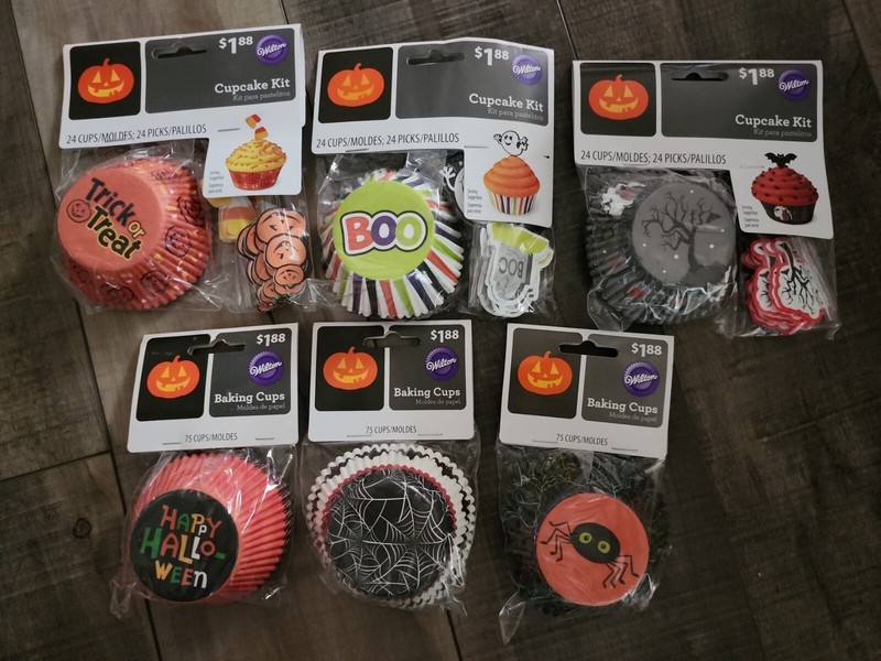 Lot of 6 Wilton Halloween Baking Cups & Cupcake Kits NEW 297 count