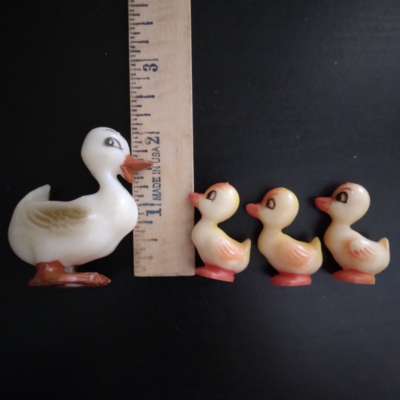 Vintage Wilton Plastic Ducks Cake Toppers Mama & 3 Babies Made In Hong Kong gallery