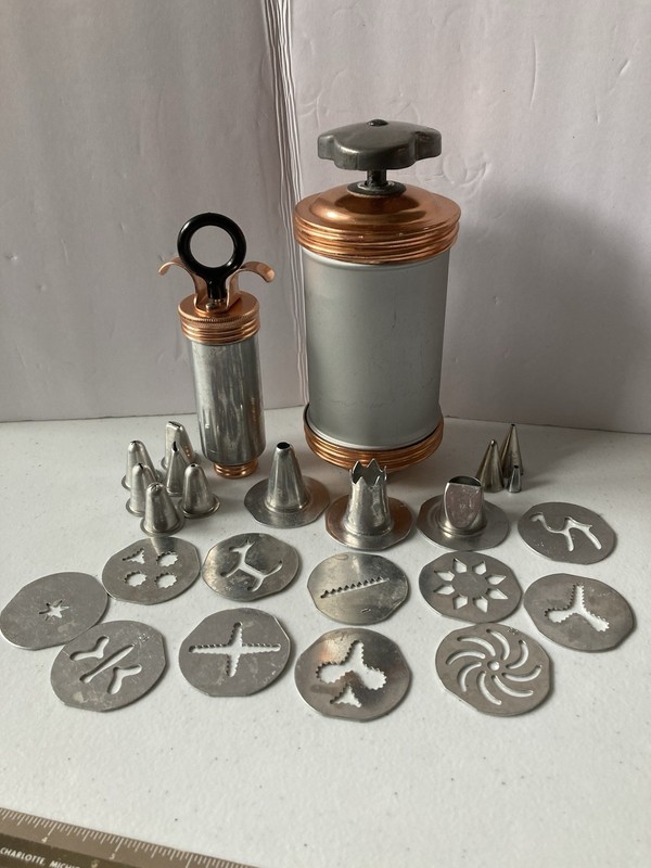Vintage Mirro Aluminum Copper Vintage Cookie Press w/ Tips & 22 Discs