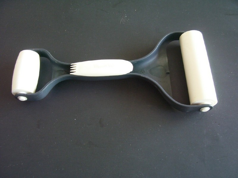 Pampered Chef Double Bakers Roller 1485 Rolling Pin Pastry Deep Dish Pie Dough