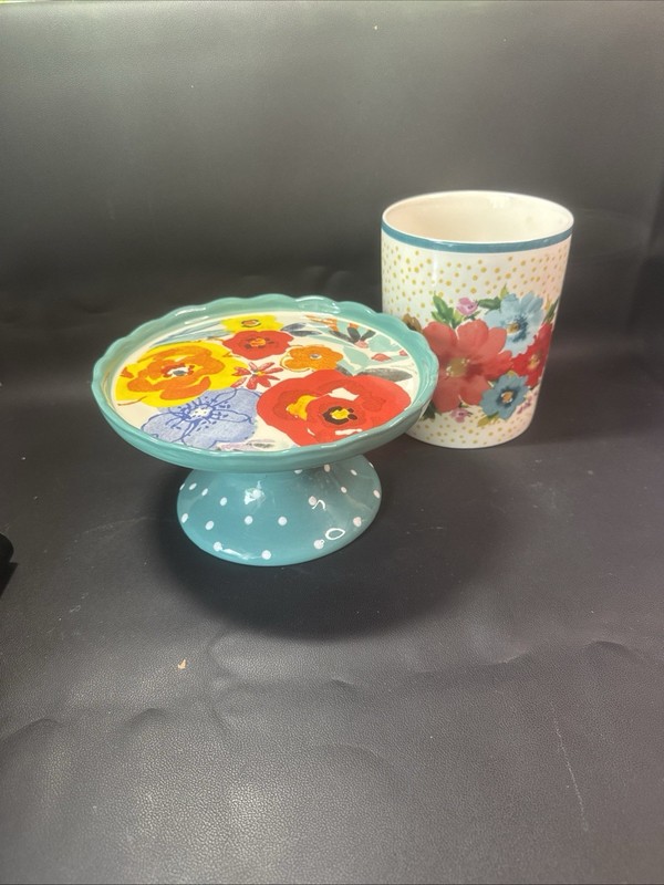 The Pioneer Woman Floral Cake Cupcake Stand & Utensil Holder. Great Price!!