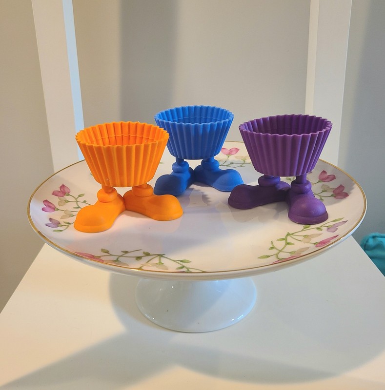 Brand New Set Of 4 Wilton Silly-Feet Design Silicone Multi Color Baking Cups gallery