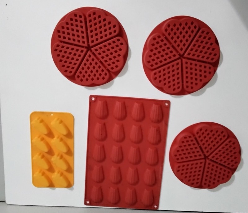 Bakers Holidays Coming Set of 5 Silicone Candy Molds 1 Shell 1 Carrot 3 Hearts gallery