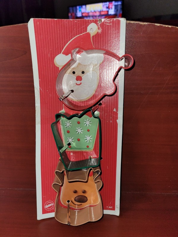 Wilton Metal Cookie Cutter Set Christmas Santa Reindeer Package