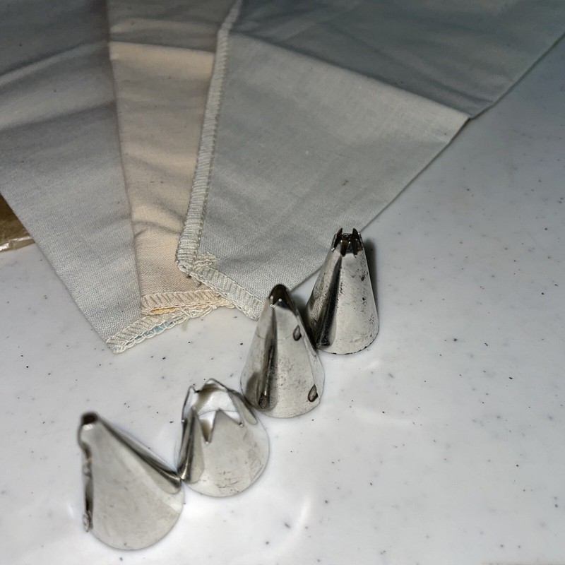 Vintage Set Of 3 Bonley Product Co Icing Bags And 4 Icing Tips With Instructions gallery