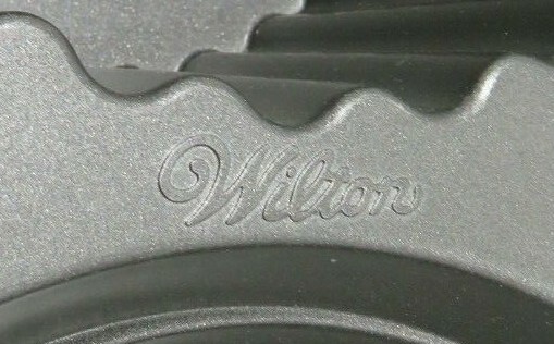 WILTON LARGE 3D CUPCAKE PAN NON-STICK MOLD JUMBO BAKING CAKE PAN gallery