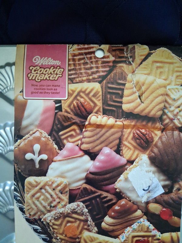 1984 Wilton Venetian Classic Cookie Mold Recipes Inc. 9.5" X 15 5/8" Vtg. NEW gallery