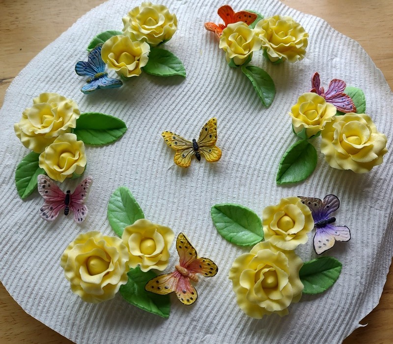 GUM PASTE BUTTERFLIES & ROSES ASSORTMENT: Decorate Your Own Cakes & Cupcakes!!