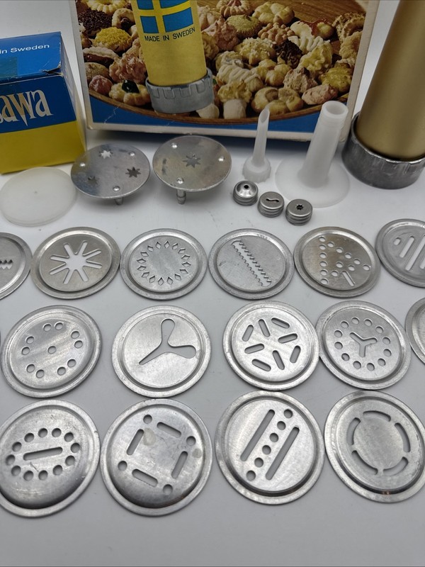 Sawa 2000 Deluxe Cookie Press & Biscuit Maker Made In Sweden VTG Complete gallery