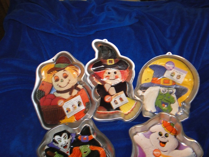 NEW VINTAGE WILTON HALLOWEEN CAKE PANS, YOU PICK gallery