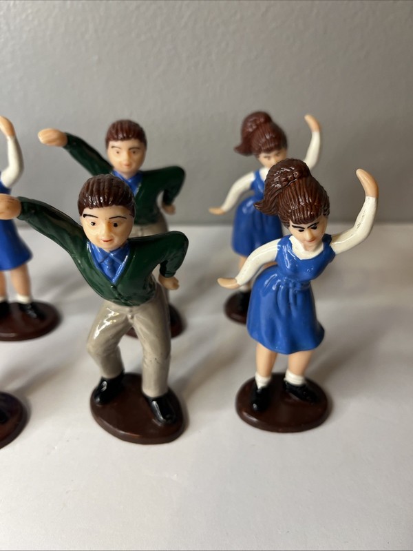 16 Piece Vintage Cake Topper Dancing Boys & Girls gallery