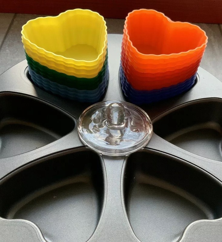 Heartshaped 24 Silicone Cupcake Baking Forms/Molds 1 Baking Dish 1 Cookie Press gallery