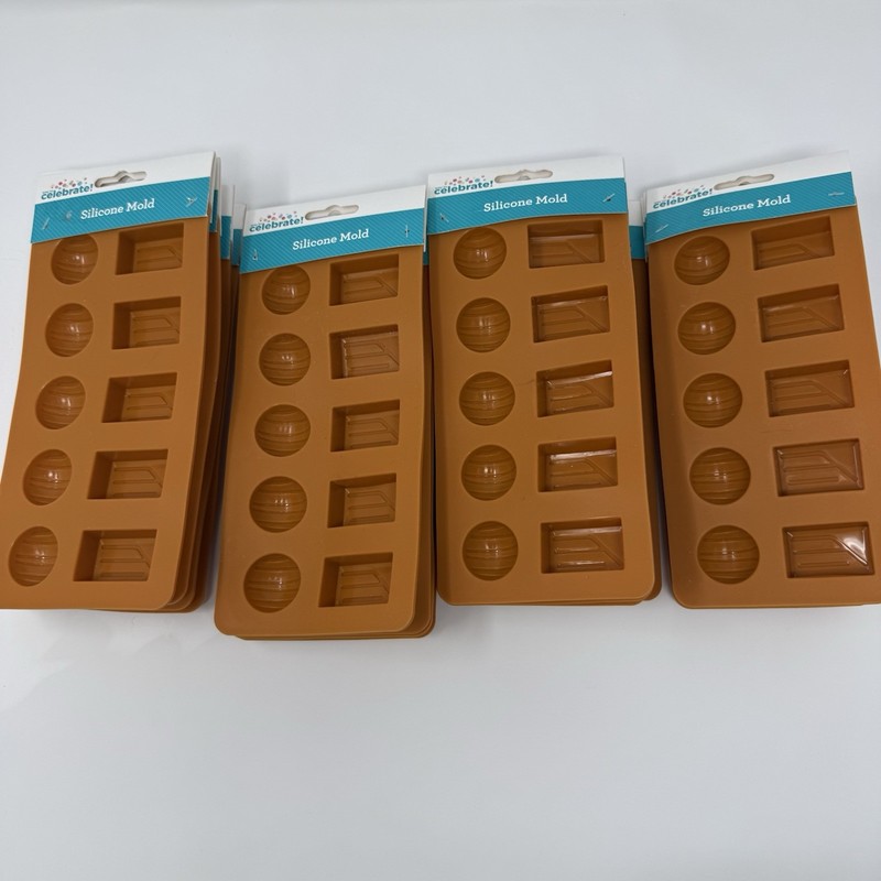 Lot of 16 silicone / plastic Molds – candy – chocolate – resin – candle – etc.